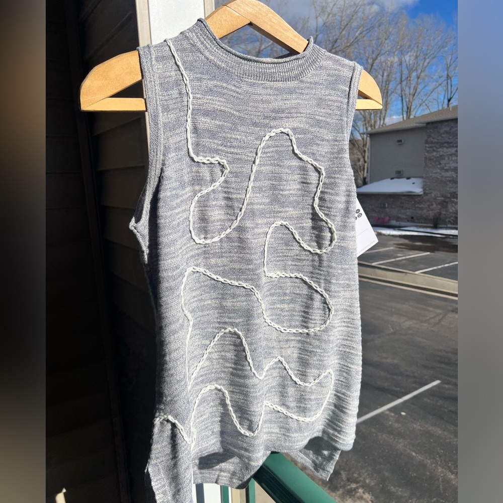 🆕 Grey White Tunic Top Tank Sleeveless Crew Neck Side Slit Size M - Picture 4 of 10